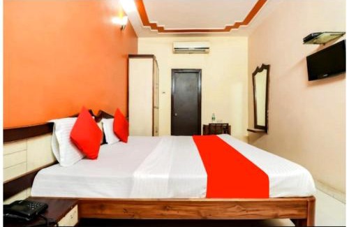 Charbagh Hotel | HOTEL PREMIUM SUNRISE Near Hanuman Temple and Railway Station - Parking and Wifi Facilities - Air Conditioning Luxury Room - A Top Rated Four Star Hotel