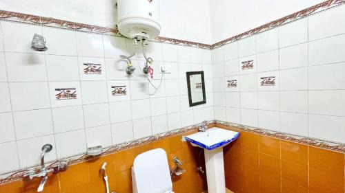 The Mall Road Hotel | HOTEL PREMIUM U P Near Mall Road - Restaurant And Private Parking Facilities - Hygiene & Luxuary Room - A Top Rated Premium Hotel In Mussooire
