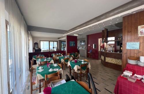 Desenzano del Garda Hotel | Pet-Friendly Hotel Primavera with Restaurant & Breakfast