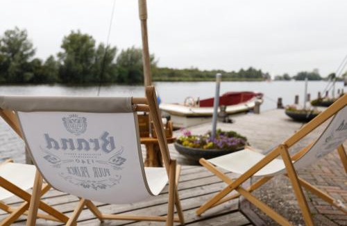 Earnewald Hotel | Hotel Princenhof: Family-Friendly Stay with Pool Access