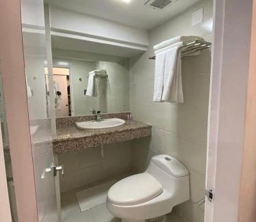 Maracay Hotel | Comfortable Stay at Hotel Princesa Plaza: Pet Friendly & Breakfast