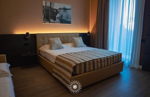 Peschiera del Garda Hotel | Experience Hotel Puccini: Oceanfront with Pool & Hot Tub