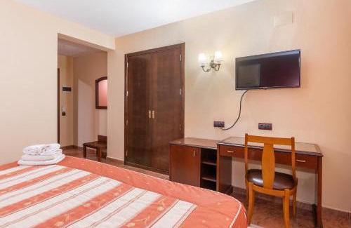 La Puebla de Valverde Hotel | Discover Hotel Puerta de Javalambre: Pet-Friendly Retreat