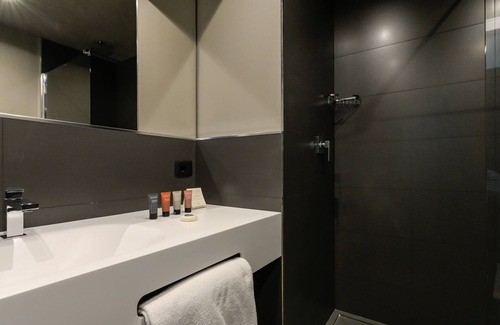 Trapani City Centre Hotel | Discover Hotel Punta Tipa: Family-Friendly with Pool Access