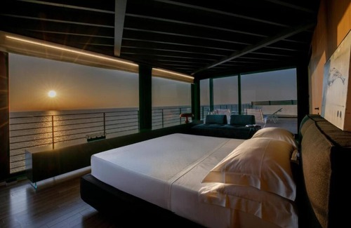 Trapani City Centre Hotel | Discover Hotel Punta Tipa: Family-Friendly with Pool Access