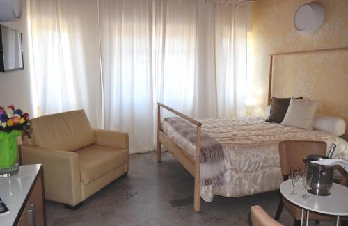 Magazzeno Hotel | Cozy Hotel Quadrifoglio: Oceanfront with Pool & Family-Friendliness