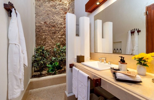 Centro Hotel | Discover Hotel Quadrifolio: 4-Star Oasis with Spa & Pool
