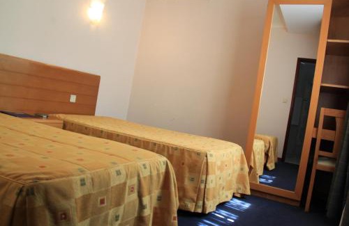 Sao Mamede de Infesta Hotel | Discover Hotel Quasar: Family-Friendly with Kitchen Amenities