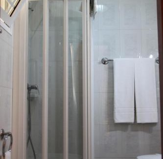 Sao Mamede de Infesta Hotel | Discover Hotel Quasar: Family-Friendly with Kitchen Amenities