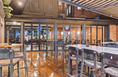 Queanbeyan Hotel | Budget-Friendly Hotel Queanbeyan Canberra with Family Amenities
