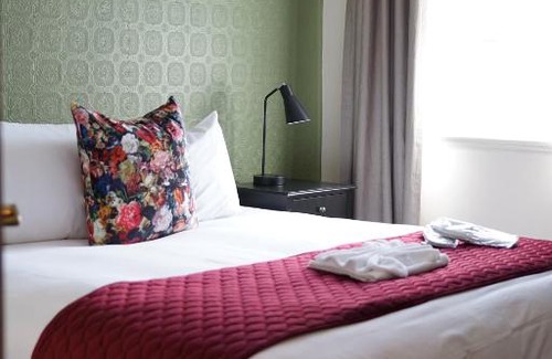 Queanbeyan Hotel | Budget-Friendly Hotel Queanbeyan Canberra with Family Amenities