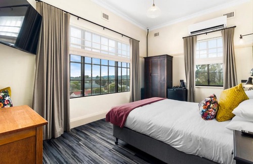Queanbeyan Hotel | Budget-Friendly Hotel Queanbeyan Canberra with Family Amenities