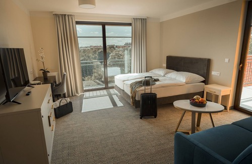 Marianske Lazne Hotel | Eco-Friendly Retreat at Hotel Queens: Spa & Family Amenities