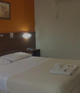 Colon Hotel | Oceanview Comfort at Hotel Queguay with Pool & Breakfast