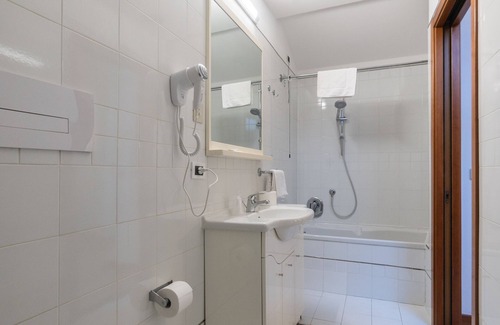 Sandrigo Hotel | Budget-Friendly Hotel Querini: Rated 9/10 with Great Amenities
