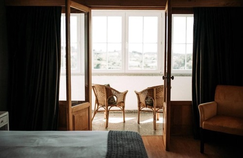 Vila Real Hotel | Relax at Hotel Quinta do Paço with Pool & Spa Amenities