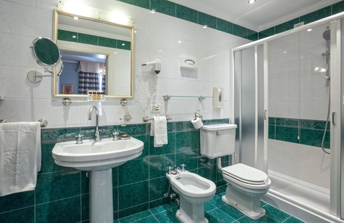 Abano Terme Hotel | Hotel Quisisana: 4-Star Retreat with Pool & Spa Awaits