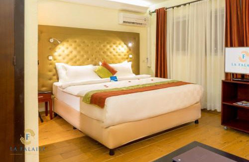 Douala Hotel | Discover Hotel Résidence La Falaise: Family-Friendly Getaway