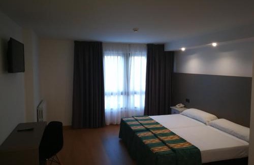 Meano Hotel | Relaxing Oceanfront Stay at Hotel Ría Mar with Pool Access