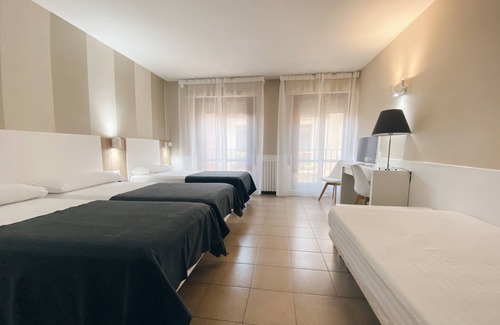 Zaragoza Old Town Hotel | Relax at Hotel Río Arga: Spa, Breakfast & Family Friendly