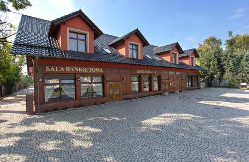 gmina Czernica Hotel | Discover Hotel Róża: Family-Friendly with Breakfast Included