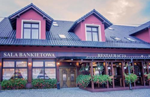 gmina Czernica Hotel | Discover Hotel Róża: Family-Friendly with Breakfast Included