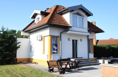 Hegyeshalom Apartment | Inviting Stay at Hotel Rózsa Csárda Bungalow & Caravan Park