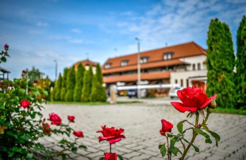 Hegyeshalom Hotel | Discover Comfort at Hotel Rózsa Csárda – Family Friendly Stay