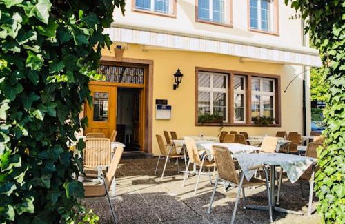 Allschwil Hotel | Discover Hotel Rössli: Pet-Friendly Retreat with Dining