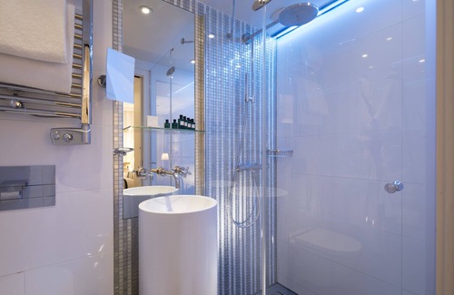 Quartier Saint-Georges Hotel | Elegant Hotel R de Paris: Rated 9.4 with Spa & Family Amenities