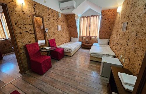 Voyvodinovo Hotel | Oceanfront Escape at Complex Racic with Pool & Restaurant