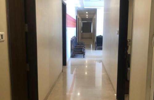 Varanasi Bed & Breakfast | Cozy Hotel Radiance Courtyard with Oceanfront Amenities