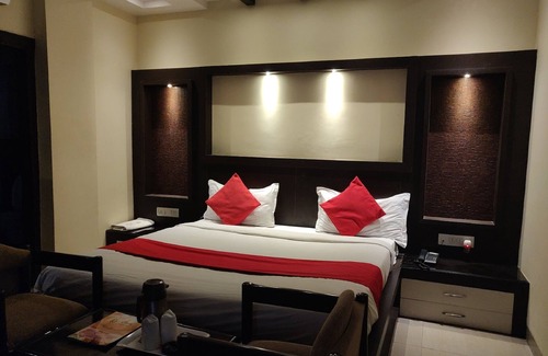 Jabalpur Hotel | Affordable Hotel Rahul: Family-Friendly & Accessible Stay