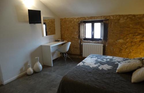 Villargordo del Cabriel Hotel | Discover Comfort at Hotel Raimblanc with Hot Tub & Dining