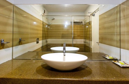 Shamshabad Hotel | Hotel Rainbow International Airport Road