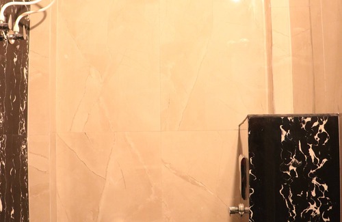 Barli Hotel | Explore Hotel Rajat Residency: Family-Friendly Stay with Breakfast