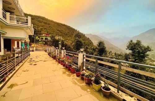 Guptkashi Hotel | Discover Hotel Rajshree Palace: Family-Friendly & Top Rated