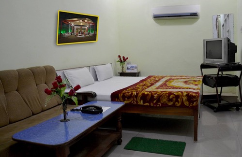 Hardoi House | Budget-Friendly Stay at Hotel Rama Palace with Breakfast