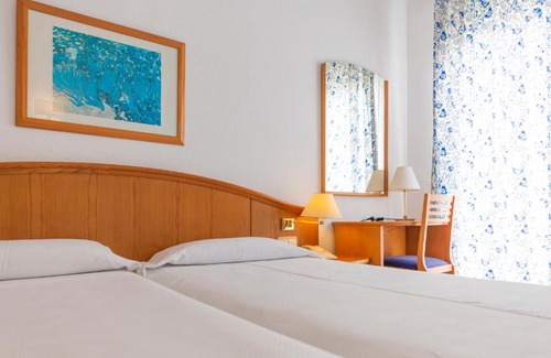 Roses Town Center Hotel | Relax at Hotel Ramblamar with Oceanfront Views & Dining