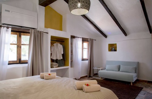 Jimena de la Frontera Hotel | Inviting Hotel Rancho Los Lobos: Pool, Spa & Family Friendly