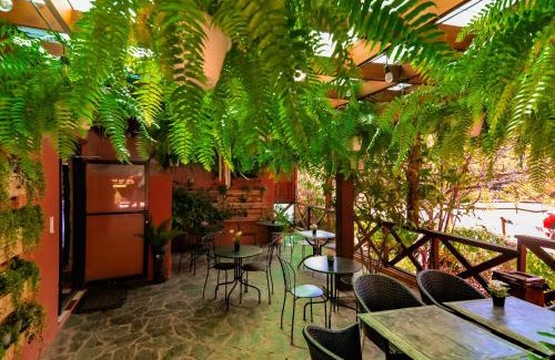 Constanza Hotel | Cozy Hotel Rancho Constanza & Cabañas de la Montaña Stay