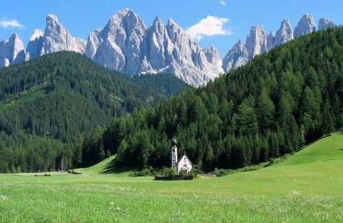 Funes Hotel | Discover Hotel Ranuimüllerhof: Family-Friendly & Pet Welcoming