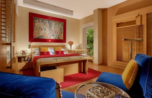 Rione V Ponte Hotel | Premier Retreat at Bio Hotel Raphael - Relais & Châteaux