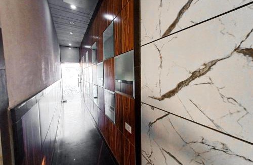 Sindhi Camp Hotel | Budget-Friendly Stay at Hotel Rashika Palace with Breakfast