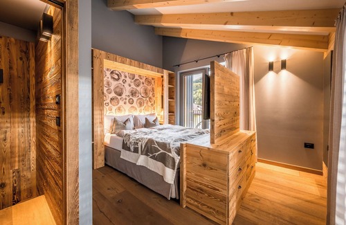 Mezzana Hotel | Discover Hotel Ravelli: Guest Rated 9.8 with Pool & Spa