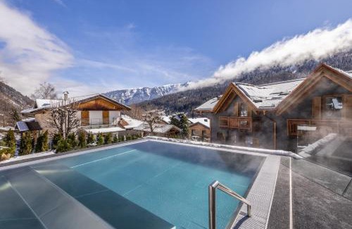 Mezzana Hotel | Relax at Hotel Ravelli with Oceanfront Spa & Pool Access
