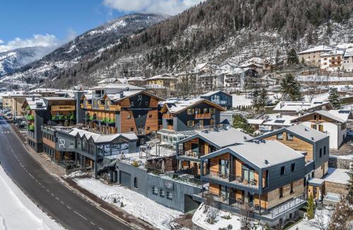 Mezzana Hotel | Relax at Hotel Ravelli with Oceanfront Spa & Pool Access