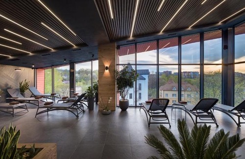 Truskavets Hotel | Idyllic Hotel Raymond: Oceanfront Views & Spa Retreat