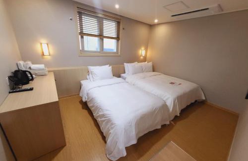 Pohang Hotel | Budget-Friendly Hotel razaB: Child-Friendly & Accessible Stay