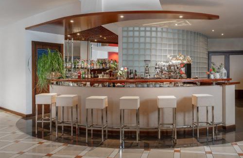 Historic Center Hotel | Pet-Friendly Retreat at Hotel Re Enzo with Breakfast & Hot Tub